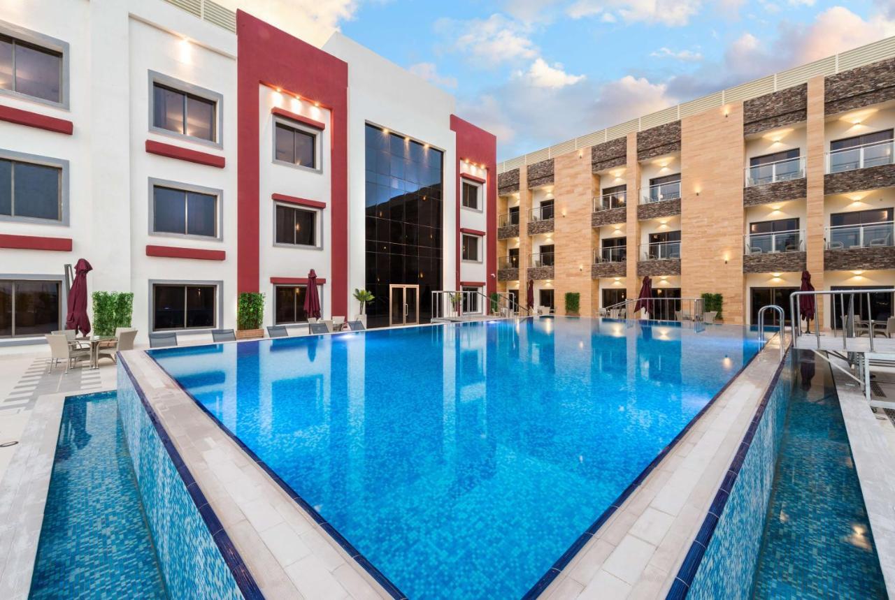 Best Western Plus Al Qurayyat City Center Екстериор снимка