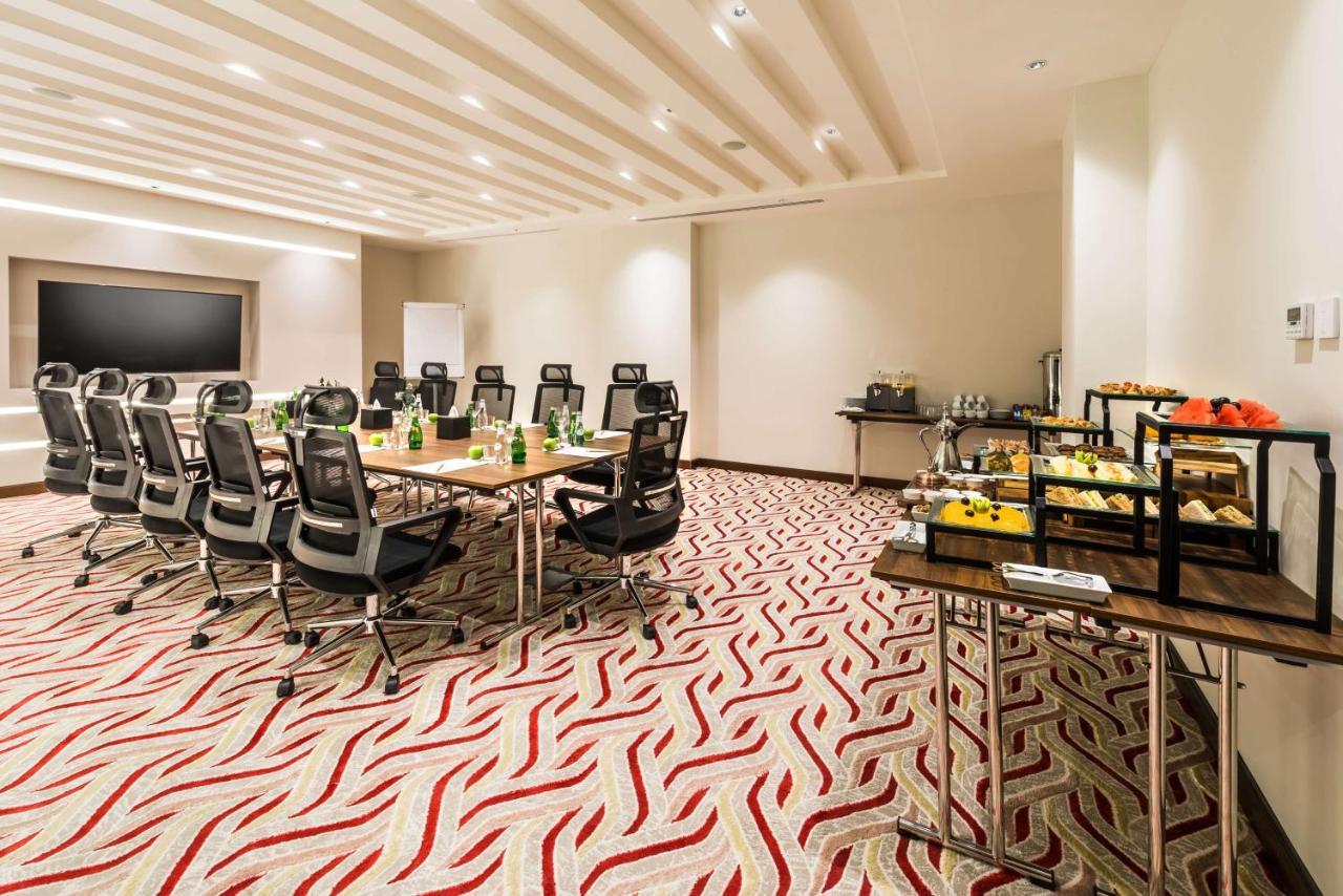 Best Western Plus Al Qurayyat City Center Екстериор снимка