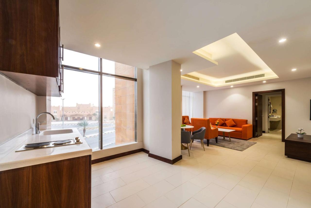 Best Western Plus Al Qurayyat City Center Екстериор снимка
