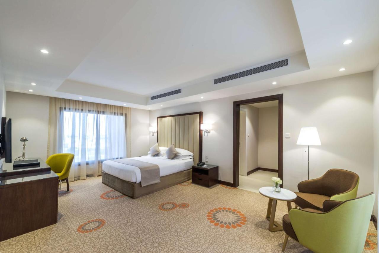 Best Western Plus Al Qurayyat City Center Екстериор снимка