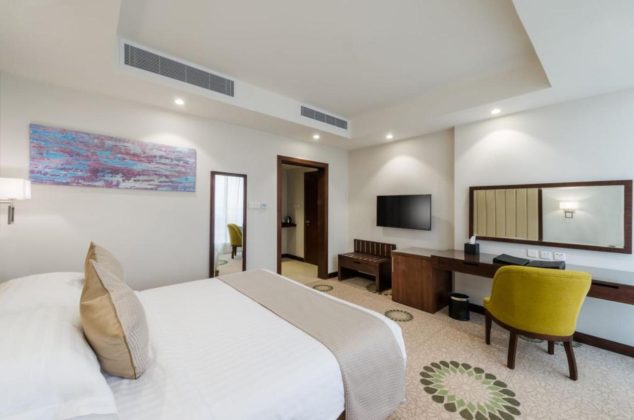 Best Western Plus Al Qurayyat City Center Екстериор снимка