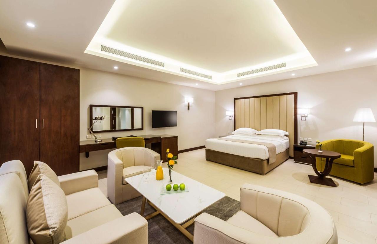 Best Western Plus Al Qurayyat City Center Екстериор снимка