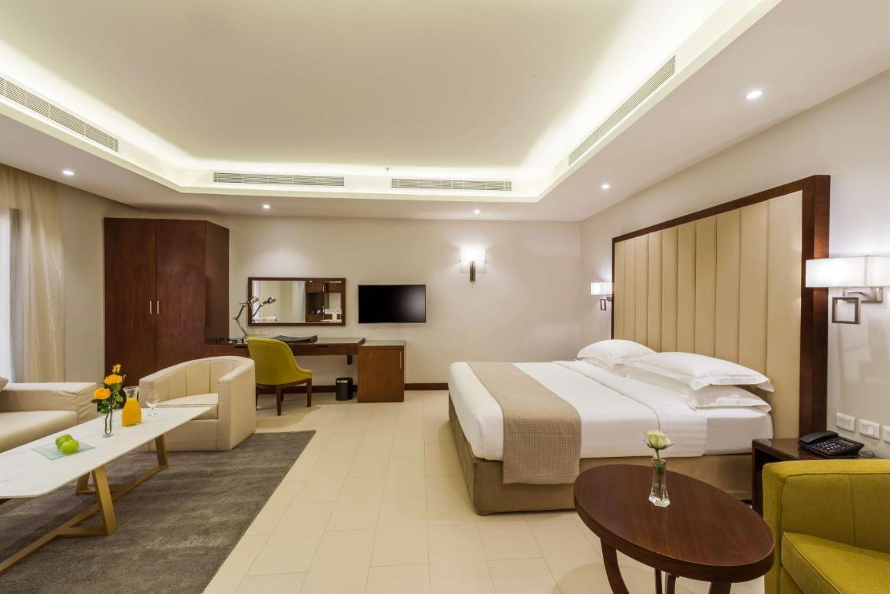Best Western Plus Al Qurayyat City Center Екстериор снимка