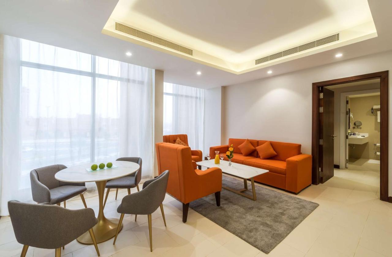 Best Western Plus Al Qurayyat City Center Екстериор снимка